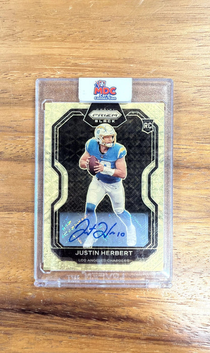 2020 PANINI CHRONICLES PRIZM BLACK JUSTIN HERBERT GOLD VINYL AUTO /5